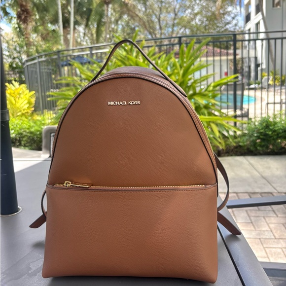 $298 Michael Kors SHEILA MD BACKPACK Bag MK Brown Saffiano Leather Handbag Purse - Picture 8 of 9